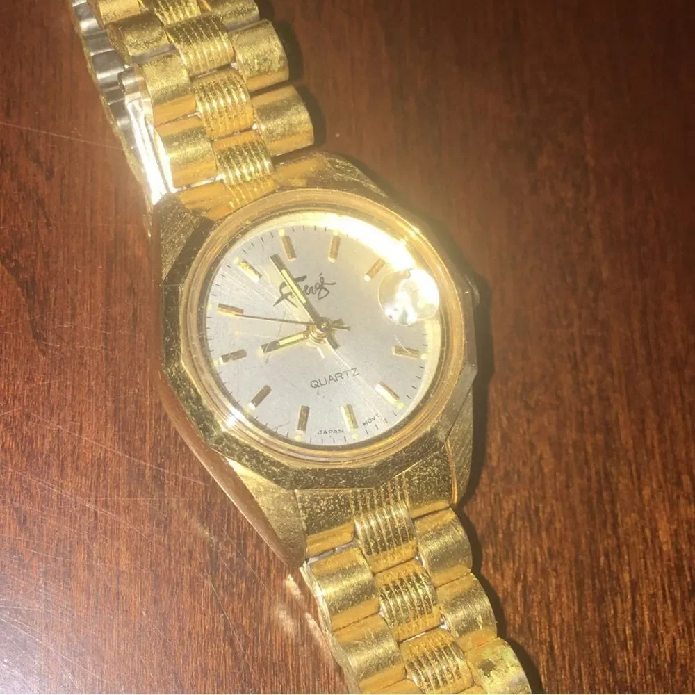 Adjustable  gold Quartz watch vintage